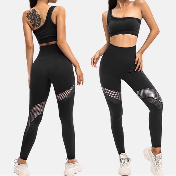 Other - NWT 🌸 Black One Shoulder Seamless workout set